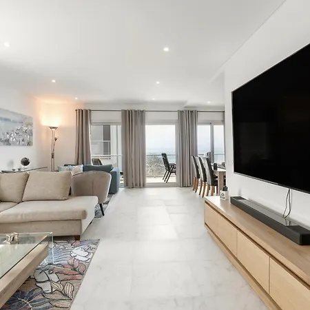 Апартаменты Oceanview Dreamer's Delight Назаре