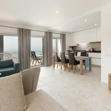 Oceanview Dreamer's Delight Apartment Nazare