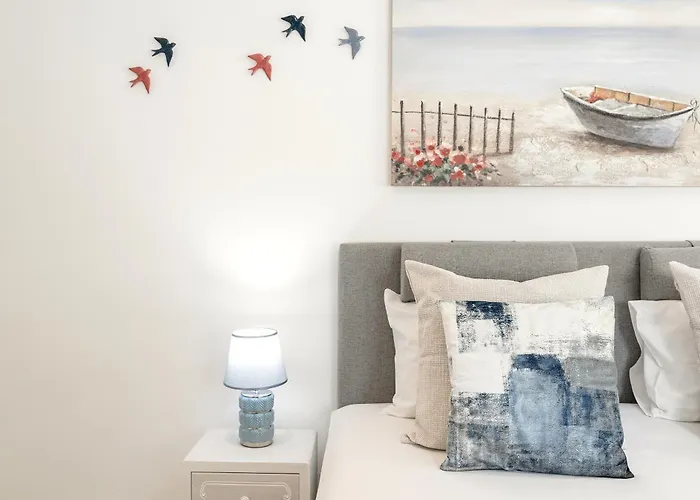 Oceanview Dreamer's Delight Apartment